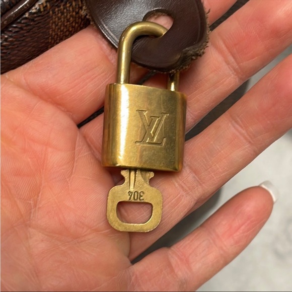 Louis Vuitton Speedy 30 Bag - Picture 9 of 10